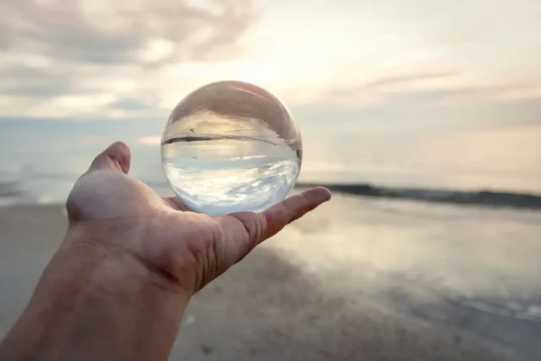 Sun,Rise,On,Hand,In,The,Glass,Ball